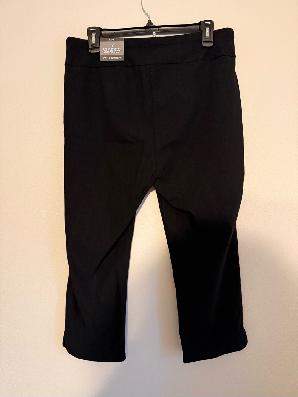 Van Heusen Black Textured Stretch Pull-On Capris - Picture 4 of 6